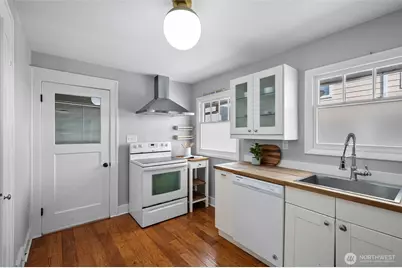 10728 Stone Avenue N, Seattle, WA 98133 - Photo 17