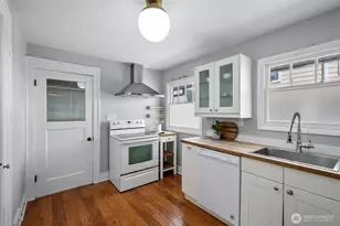 10728 Stone Ave N, Seattle, WA 98133 - Photo 17