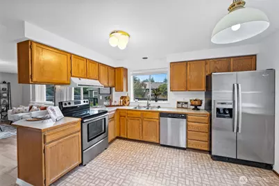 15009 Westmore Drive E, Puyallup, WA 98374 - Photo 11