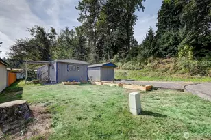 107 Guinevere Ct, Castle Rock, WA 98611 - Photo 3