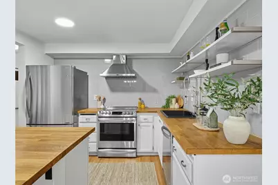 8937 Ravenna Avenue NE, Seattle, WA 98115 - Photo 13