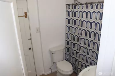 1010 S 39th, Tacoma, WA 98418 - Photo 9