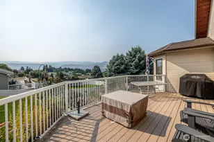 326 23rd St NE, East Wenatchee, WA 98802 - Photo 5