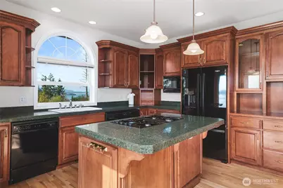 8661 Southridge Place, Anacortes, WA 98221 - Photo 9