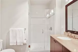 699 John St, Seattle, WA 98109 - Photo 19