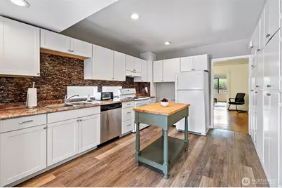 5020 7th Avenue NE, Seattle, WA 98105 - Photo 9