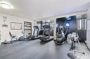 2100 3rd Ave, Seattle, WA 98121 - Photo 33