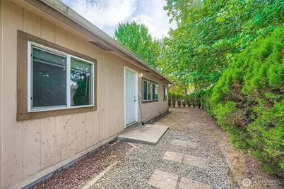 733 8th Street NE, Auburn, WA 98002 - Photo 3