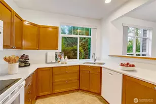 12712 Admiralty Way, Everett, WA 98204 - Photo 3