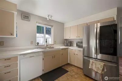 11607 212th Avenue E, Sumner, WA 98391 - Photo 13