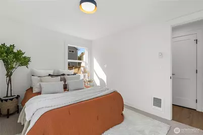 9733 Evanston Avenue N, Seattle, WA 98103 - Photo 13