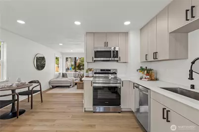 9733 Evanston Avenue N, Seattle, WA 98103 - Photo 9