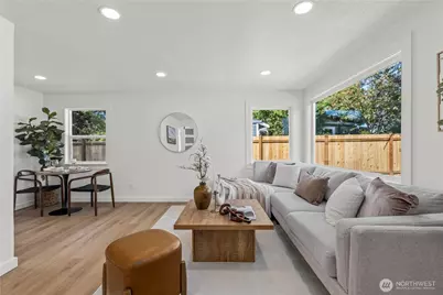 9733 Evanston Avenue N, Seattle, WA 98103 - Photo 3