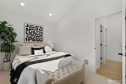 9735 Evanston Avenue N, Seattle, WA 98103 - Photo 9