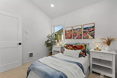 9735 Evanston Avenue N, Seattle, WA 98103 - Photo 11