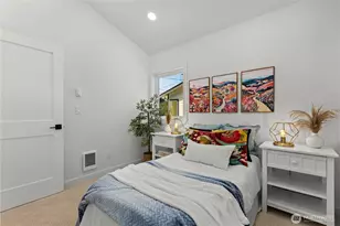 9735 Evanston Ave N, Seattle, WA 98103 - Photo 11