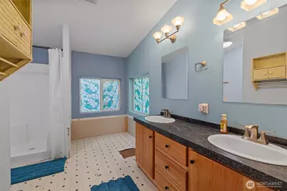 159 E Crescent Harbor Road, Oak Harbor, WA 98277 - Photo 23