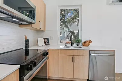 3442 B NW 65th Street, Seattle, WA 98117 - Photo 5