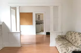 5011 8th Ave NE, Seattle, WA 98105 - Photo 3