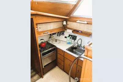 2040 Westlake Avenue N #10, Seattle, WA 98109 - Photo 5