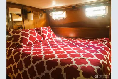 2040 Westlake Avenue N #10, Seattle, WA 98109 - Photo 13