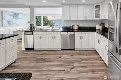 8001 Talbot Road, Edmonds, WA 98026 - Photo 13