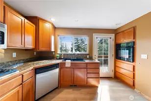 7604 Holiday Blvd, Anacortes, WA 98221 - Photo 13