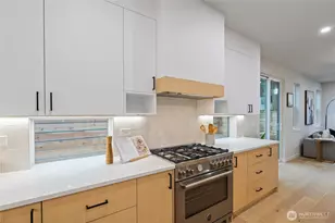 12426 NE 90th St, Kirkland, WA 98033 - Photo 7