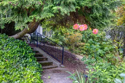 9733 Arrowsmith Avenue S, Seattle, WA 98118 - Photo 33