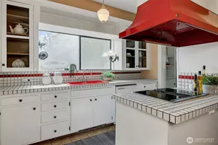 9733 Arrowsmith Ave S, Seattle, WA 98118 - Photo 13