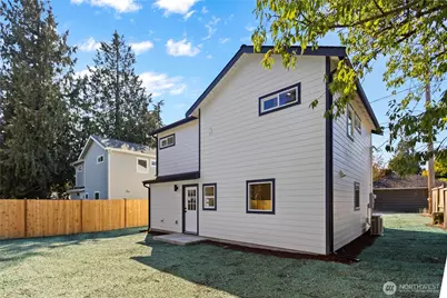 9737 Evanston Avenue N, Seattle, WA 98103 - Photo 31