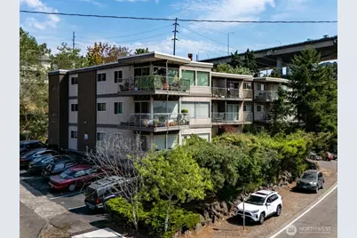 401 NE 40th Street, Seattle, WA 98105 - Photo 1