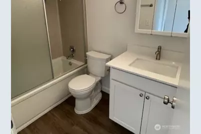 401 NE 40th Street, Seattle, WA 98105 - Photo 17