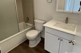 401 NE 40th St, Seattle, WA 98105 - Photo 17