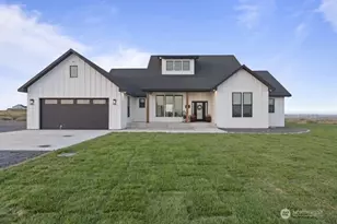 215 SE Desert Hills Loop, Moses Lake, WA 98837 - Photo 1