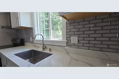 12053 70 Avenue S, Seattle, WA 98178 - Photo 3