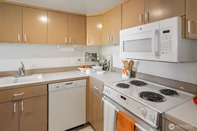 2040 43rd Avenue E #402, Seattle, WA 98112 - Photo 11