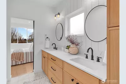 427 19th Avenue E, Seattle, WA 98112 - Photo 15