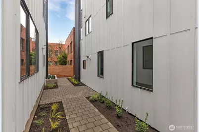 427 19th Avenue E, Seattle, WA 98112 - Photo 25