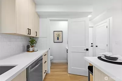 9737 Evanston Avenue N, Seattle, WA 98103 - Photo 15