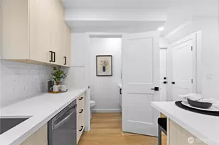 9737 Evanston Ave N, Seattle, WA 98103 - Photo 15