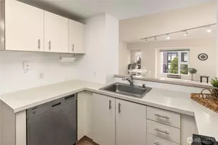 121 Vine St, Seattle, WA 98121 - Photo 11