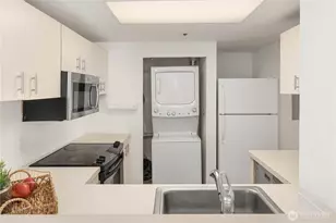 121 Vine St, Seattle, WA 98121 - Photo 9