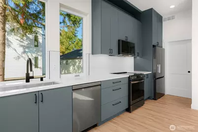 7335 21st Avenue NE #B, Seattle, WA 98115 - Photo 7