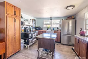 225 NE Ernst St, Oak Harbor, WA 98277 - Photo 5