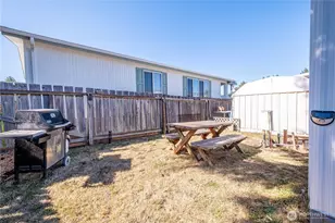 225 NE Ernst St, Oak Harbor, WA 98277 - Photo 3