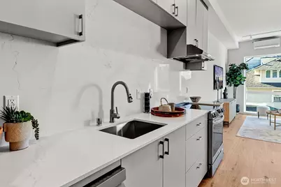 1227 E Roy Street, Seattle, WA 98102 - Photo 17