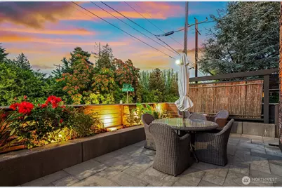 4915 Linden Avenue N, Seattle, WA 98103 - Photo 33