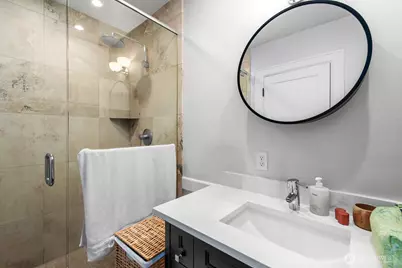 4915 Linden Avenue N, Seattle, WA 98103 - Photo 25