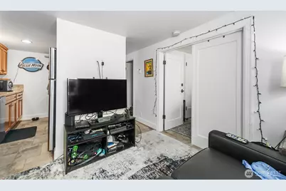 4915 Linden Avenue N, Seattle, WA 98103 - Photo 27